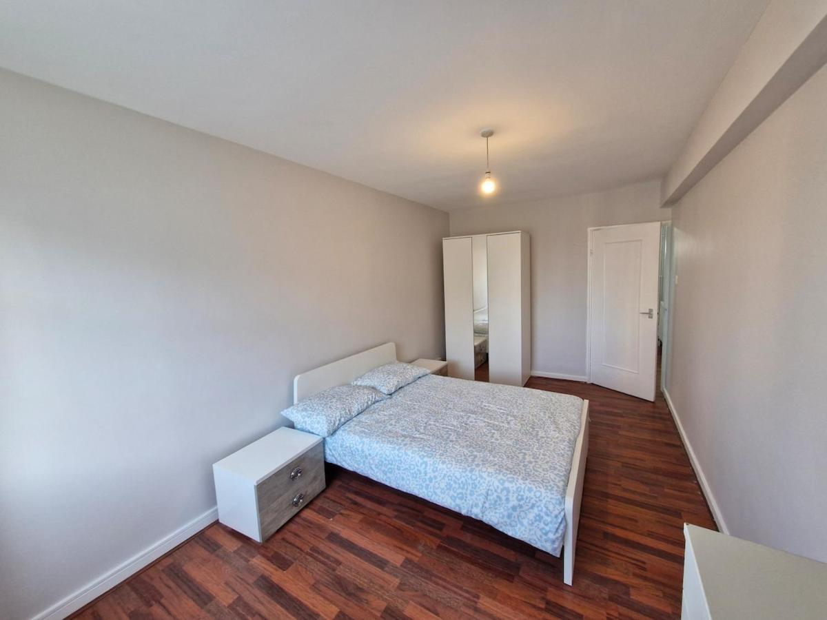 Apartment Flat In Of - E1 London