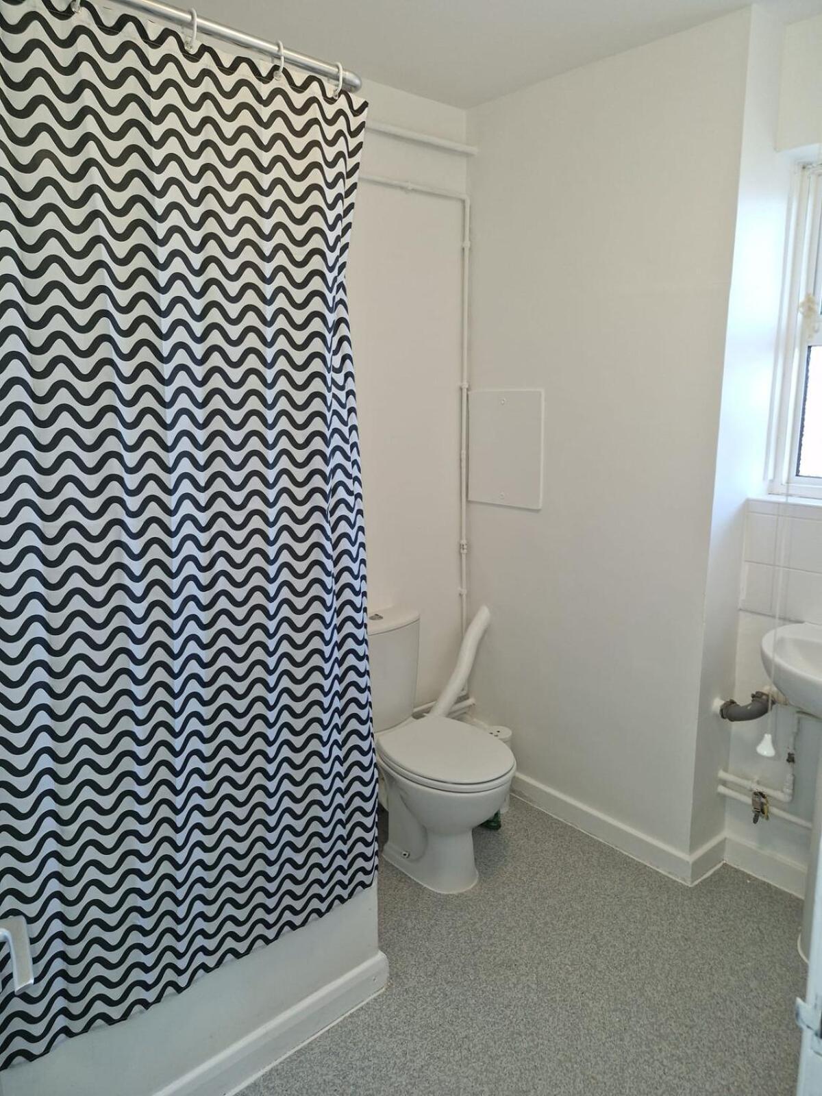 Apartment Flat In Of - E1 *