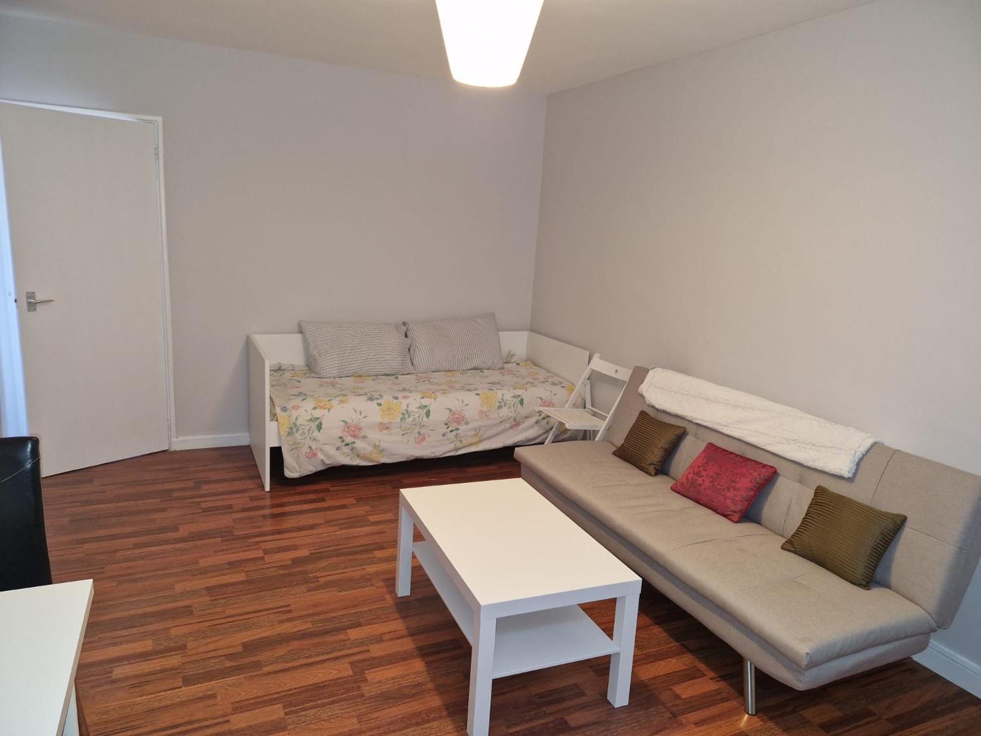 Flat In Of - E1 London
